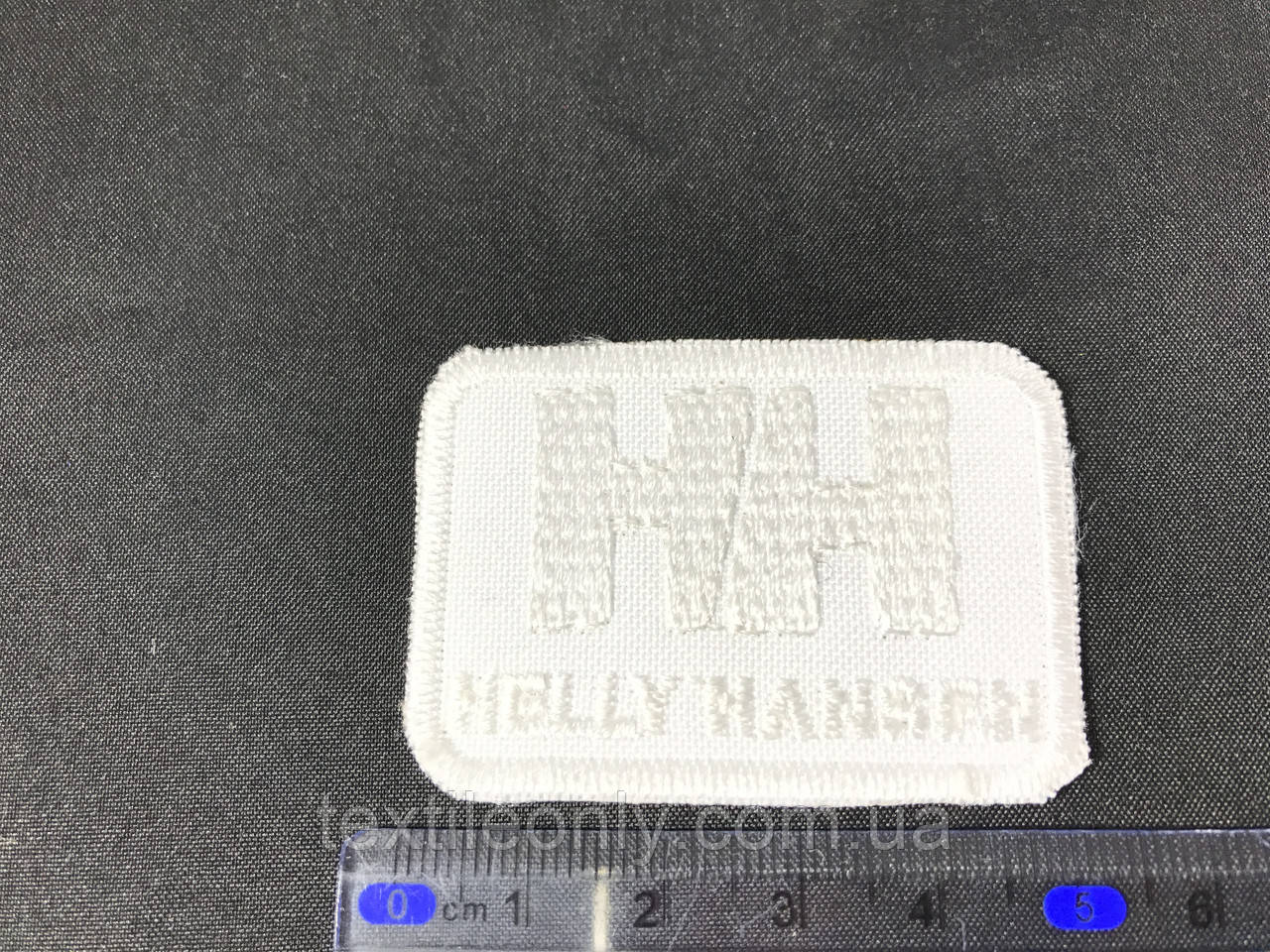 Нашивка HELLY HANSEN колір білий 50x35 мм