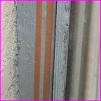 Установка термоусадочной пленки отличается тем, что пленку клеят не к стеклу, а к скотчу, приклеенному по периметру рамы. 