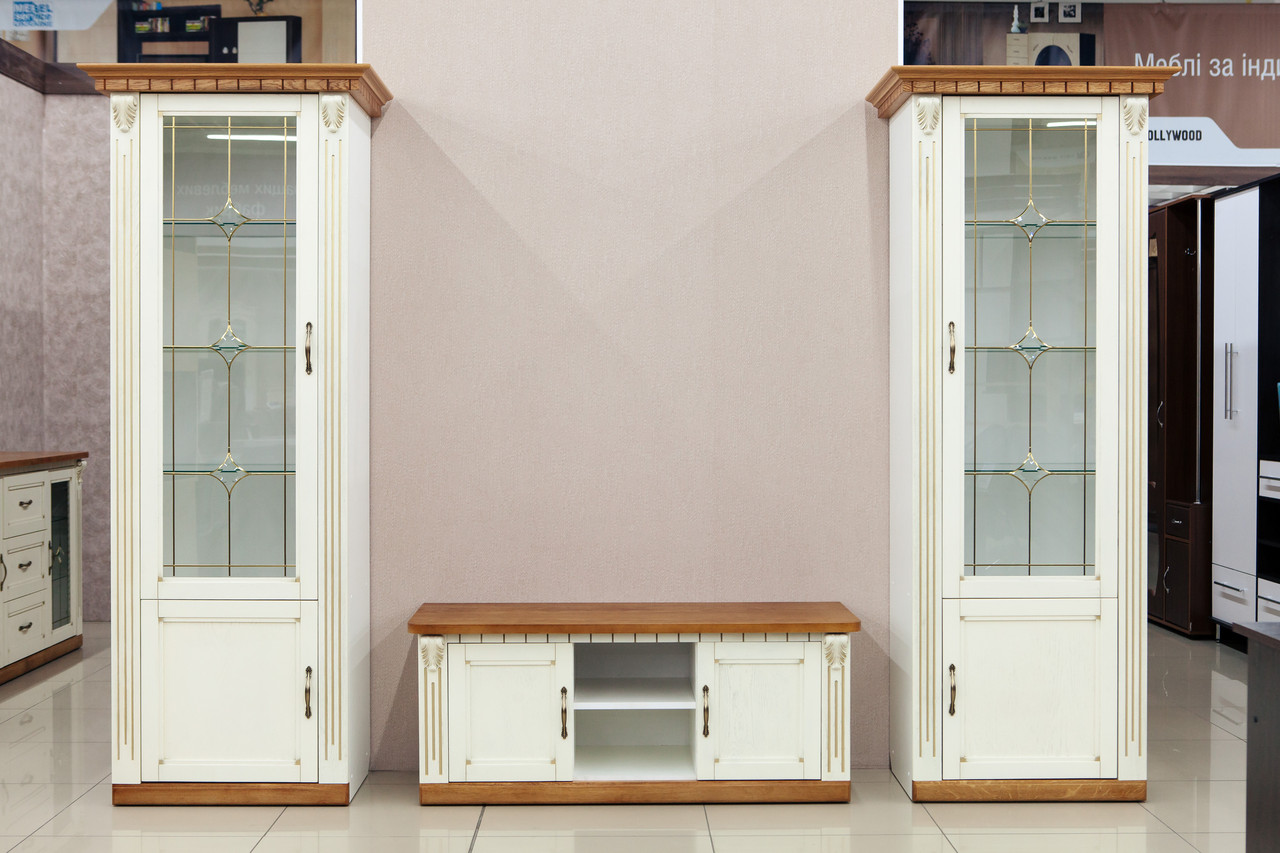 Вітальня в класичному стилі з вітражами Freedom (Фрідом) Мікс меблі, масив дуба слонова кістка