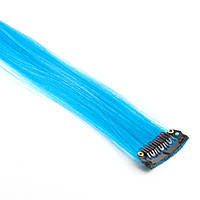 Прядь искусственных цветных волос на заколке 55 см голубая