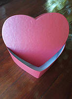 Коробка картонна у формі серця (червона)