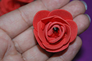 Шпилька трояндочка зі стразиком.  Червона 3 см.