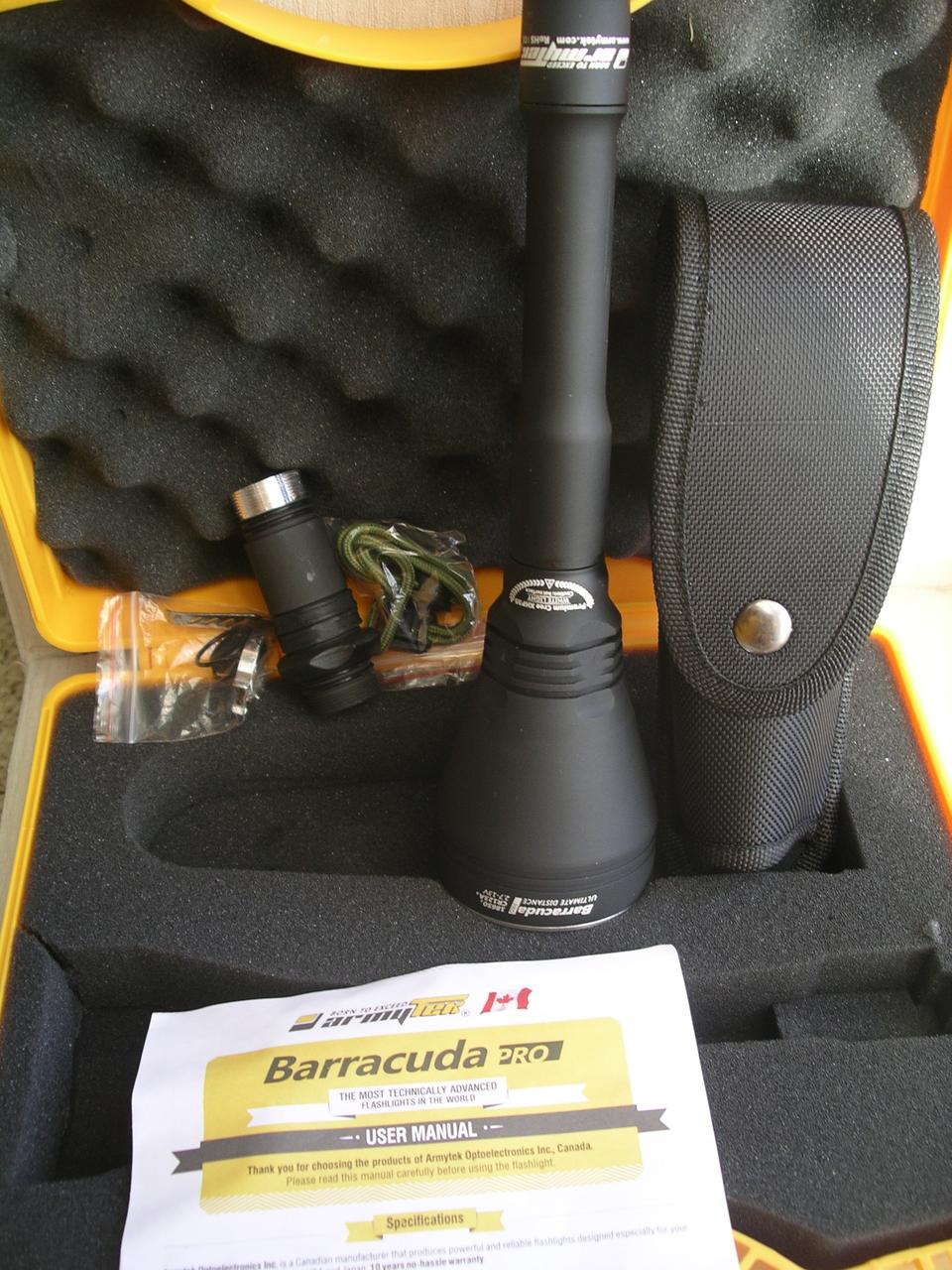 Ліхтар Armytek Barracuda Pro v3 XHP35 HI (біле світло)