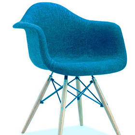 Крісло Eames DAW AC-018WB блакитне, дерев'яні ноги, дизайн Charles & Ray Eames