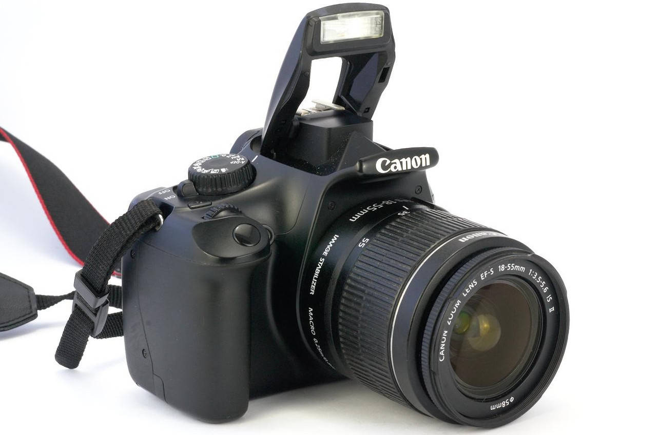 

Зеркальный фотоаппарат Canon EOS 1100D Kit - CMOS - 12.4 Мп - HD - Идеал !