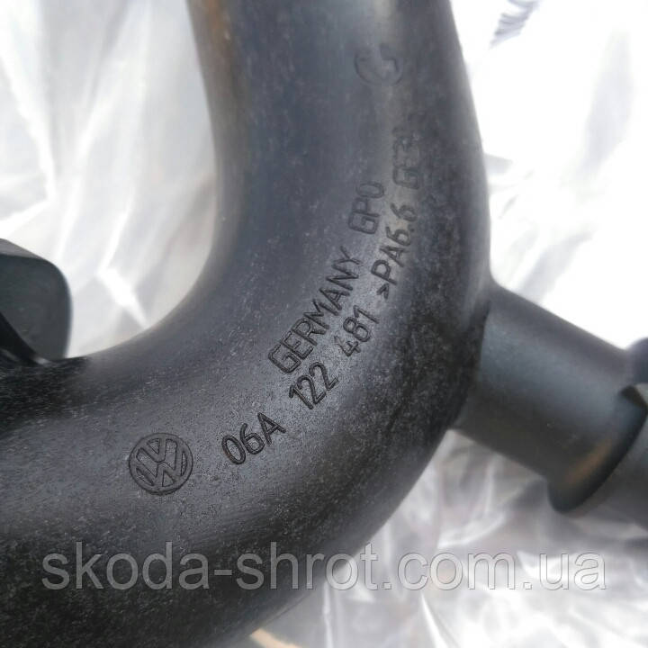 Патрубок двигателя BFQ или AVU 06А122481 пластиковый, 06A122481 VAG ...