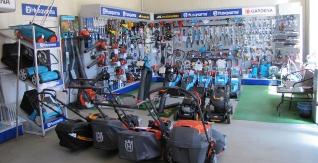 Повітродувка Husqvarna McCulloch Gardena на вітрині магазину Садова Техніка