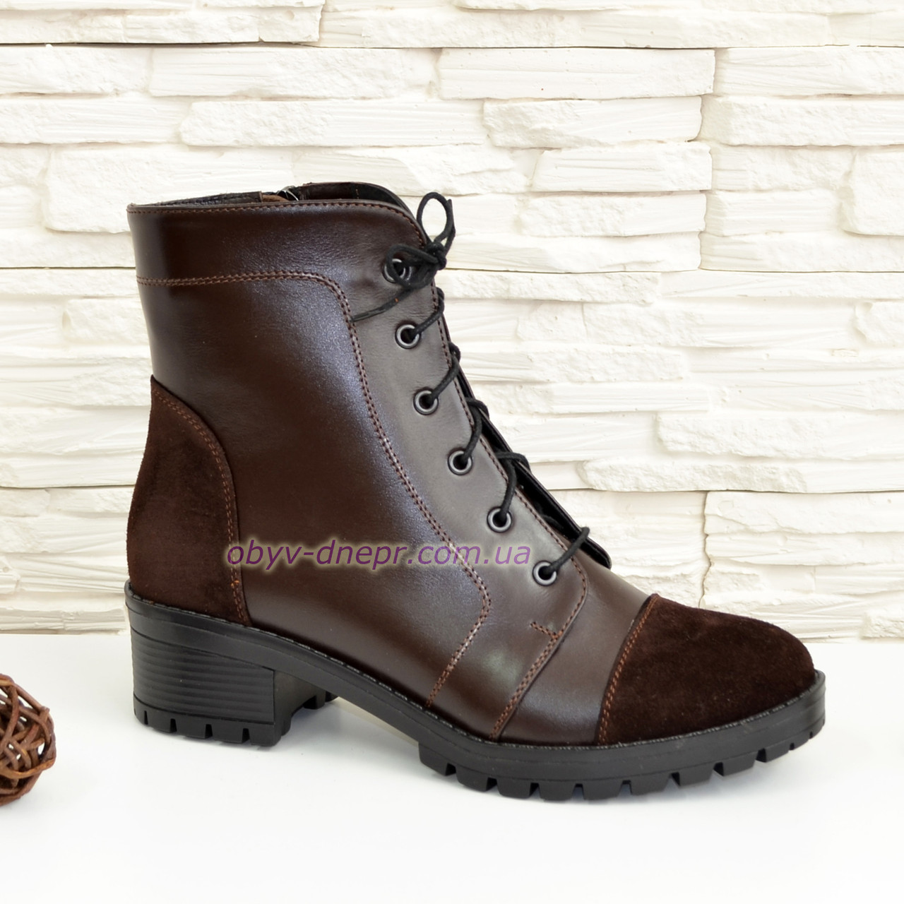 Черевики коричневі жіночі шкіряні на стійкому каблуці, декоровані замшевими вставками, фото 1