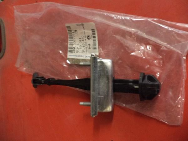 Обмежувач (фіксатор) відчинення задніх дверей GM 0160011 13270612 OPEL Astra-J 4 door sedan (сидач) & 5 door