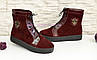 Черевики жіночі замшеві бордові на товстій підошві, декоровані фурнітурою, фото 3