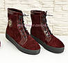 Черевики жіночі замшеві бордові на товстій підошві, декоровані фурнітурою, фото 4