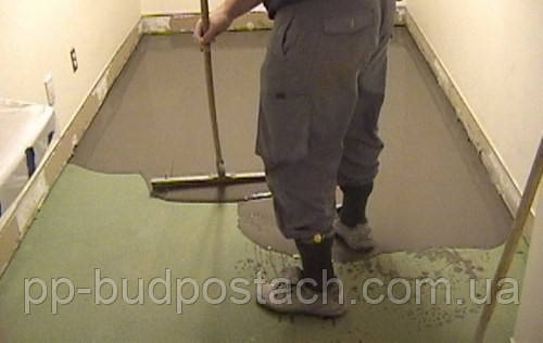 Вирівнювання підлоги стяжкою.