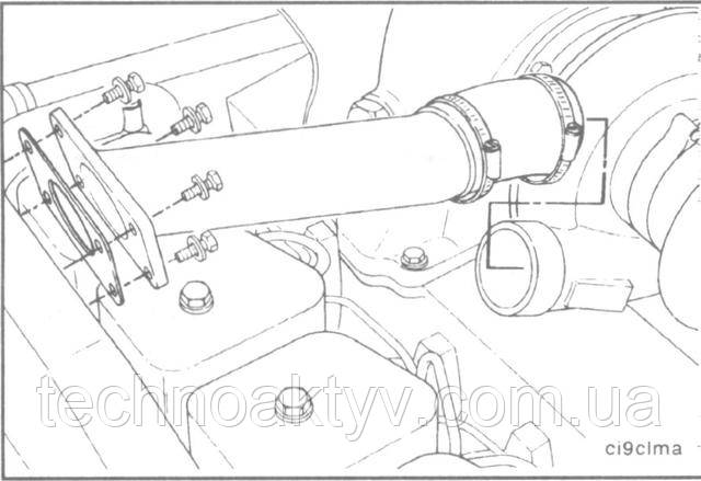 Ключ 8 мм або викрутка Для установки з'єднувального повітряного патрубка використовуйте новий шланг і хомути, якщо необхідно. Крутний момент затягування: 8 Н • м [6ft-lb]