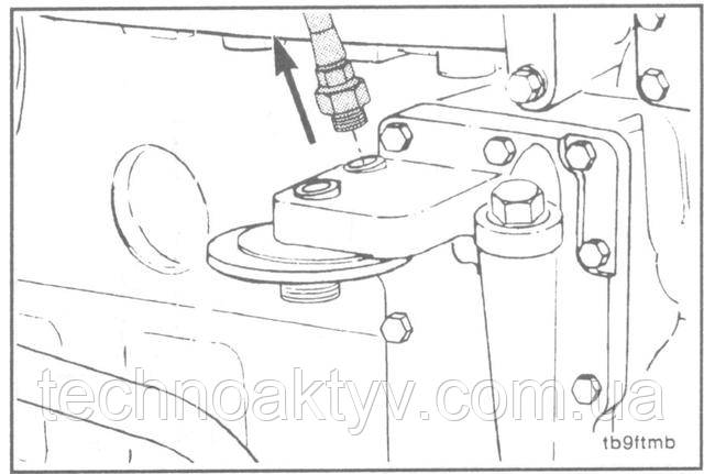 Ключ 16 мм Від'єднайте підвідний маслопровід турбокомпресора від головки масляного фільтра.