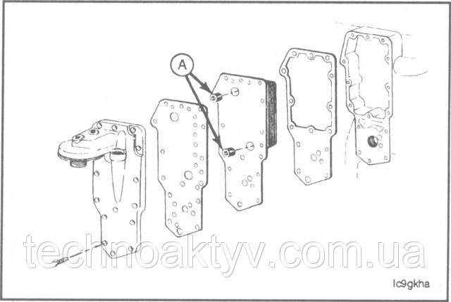 Ключ 10 мм На блоці циліндрів зберіть прокладку охолоджувача, елемент, прокладку кришки охолоджувача і кришку охолоджувача. ПРИМІТКА: Не забудьте вийняти транспортні заглушки з нового елемента охолоджувача. Крутний момент затягування: 24 Н • м [18 ft-lb]
