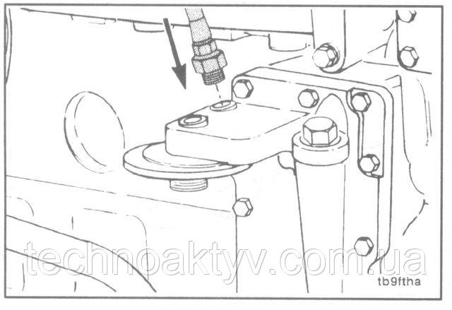 Ключ 16 мм Під'єднайте живить маслопровід турбокомпресора. Крутний момент затягування: 35 Н • м [26 ft-lb]