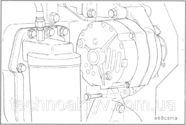 Ключ 14 мм Зніміть болт натяжного планки генератора.