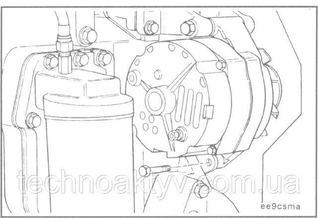 Установіть генератор на кронштейн і закріпіть його настановними гвинтами. Поки не затягуйте болти.
