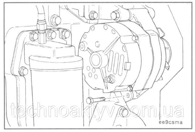 Прикріпіть натяжну планку до генератора, затягнувши від руки. ПРИМІТКА: Переконайтеся в правильності установки натяжної планки, оскільки це впливає на вирівнювання ременя.