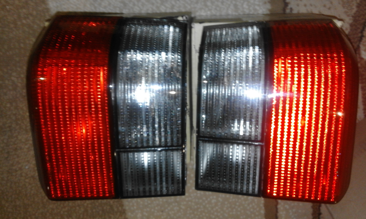 Ліхтар задній правий (білий поворот) VW Transporter T4 TYC 11-0211-11-2
