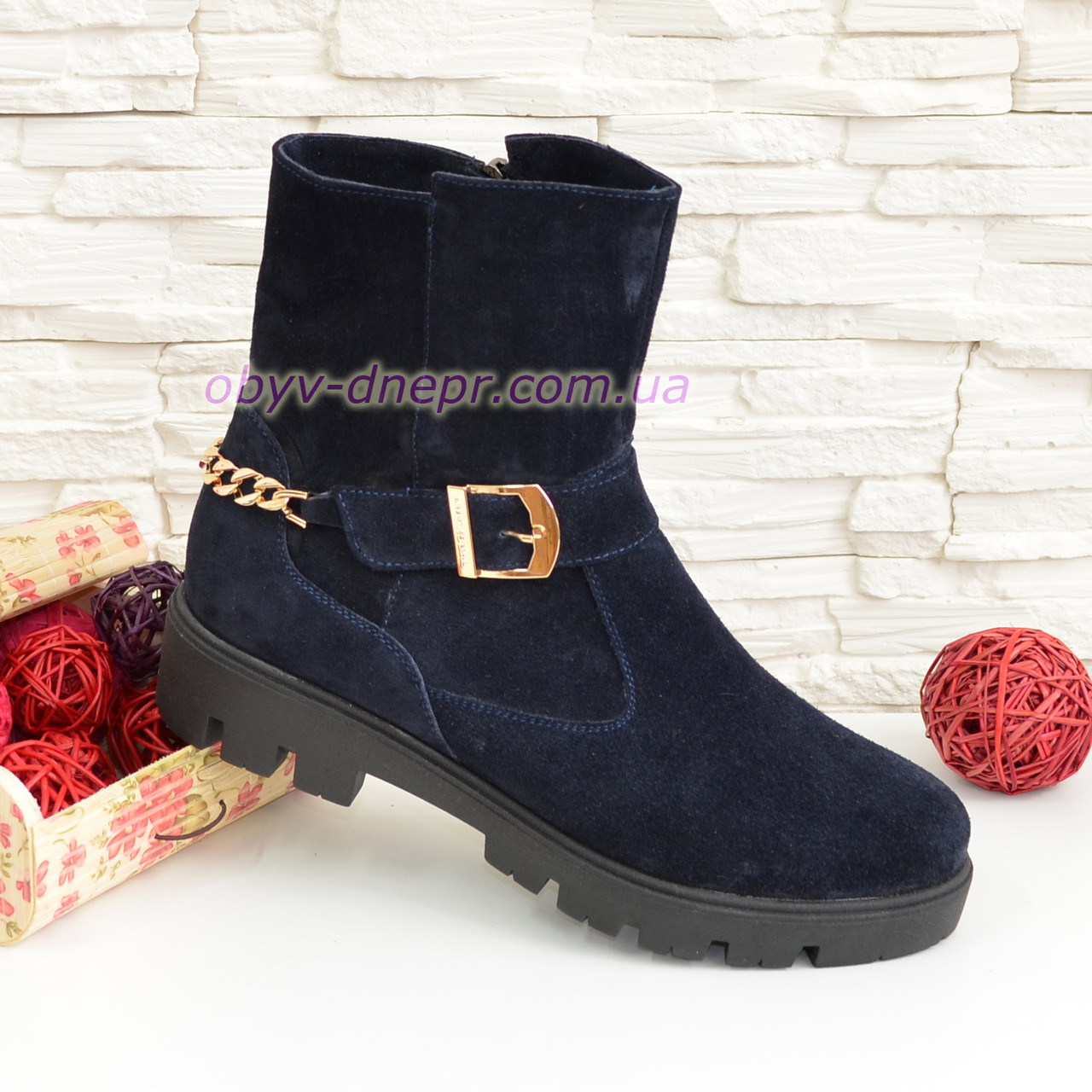 Сині жіночі замшеві черевики на тракторній підошві, декоровані ланцюгом і ремінцем, фото 1