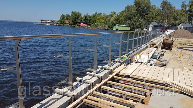Скляне огородження Glass Railing