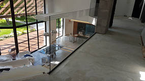 Скляна огорожа на перекритті