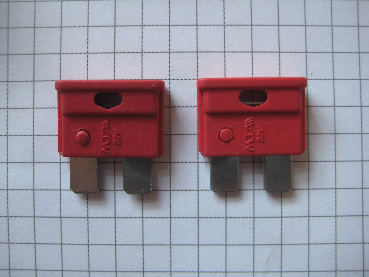 Запобіжник плоский євро 10 А MTA 14736