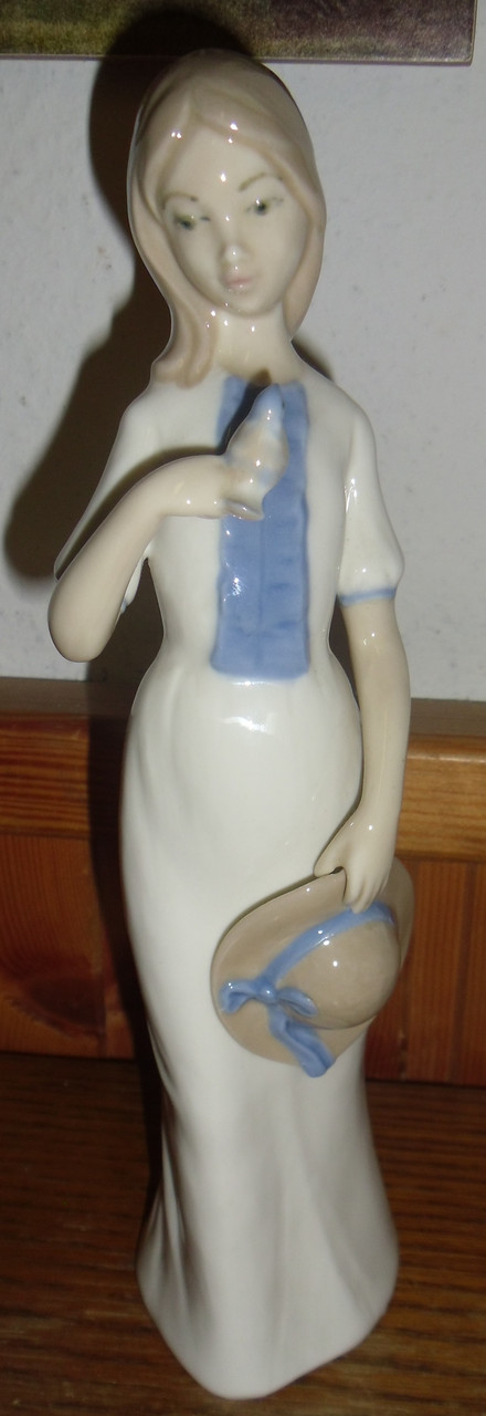 Порцелянова статуетка Дівчина з пташкою Іспанія REX