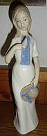 Фарфоровая статуэтка Девушка с птичкой Испания REX