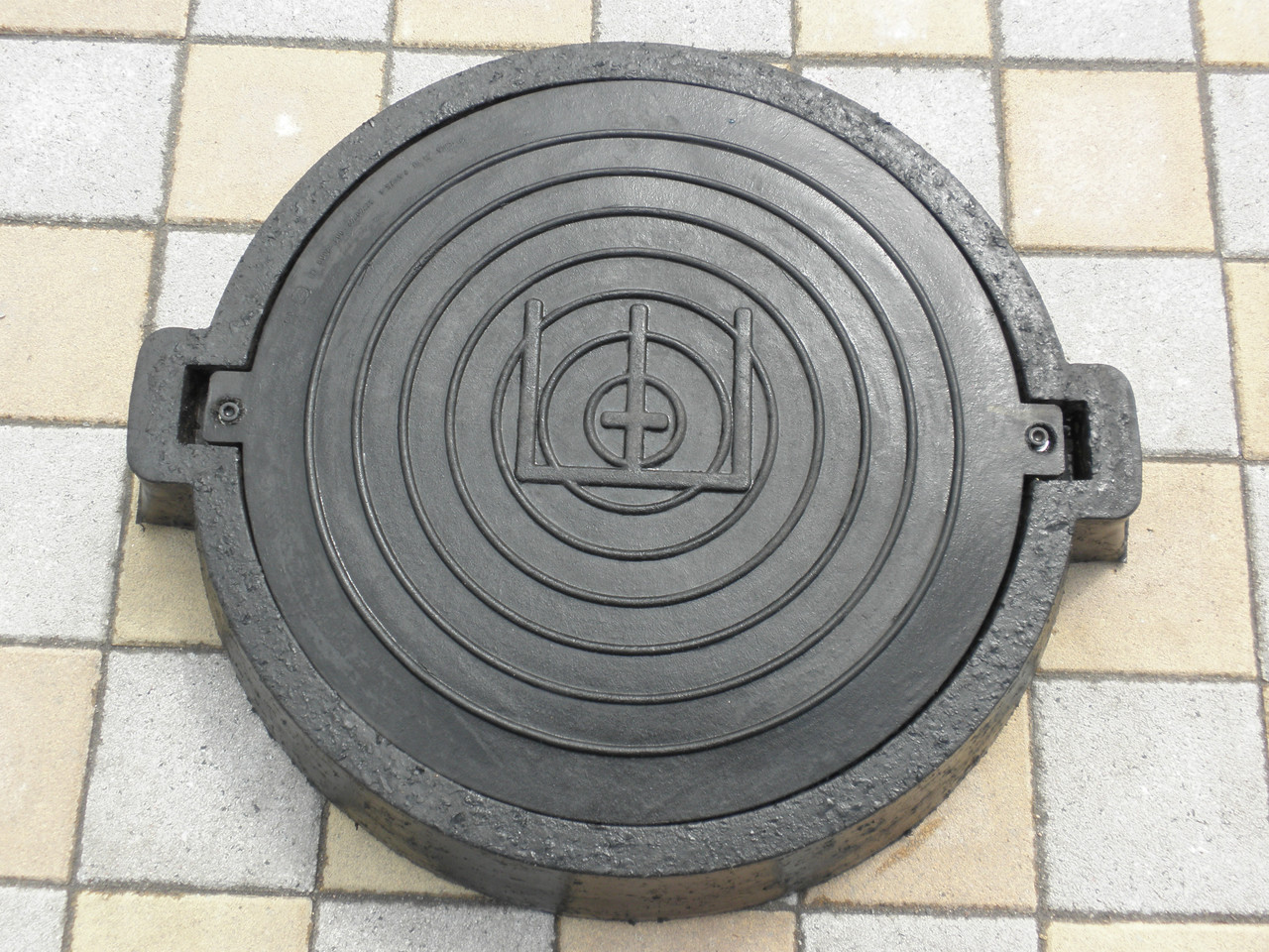 Люк гумокордовый каналізаційний з замком В125