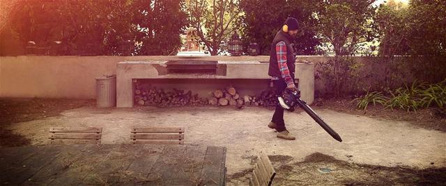 Здувши хвої садовим пилососом McCulloch GBV 325