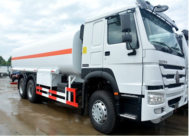 Автоцистерна SINOTRUK HOWO 6x4 для перевезення палива, фото 1