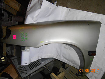 Переднє ліве крило на Citroen Saxo 96-99 р.