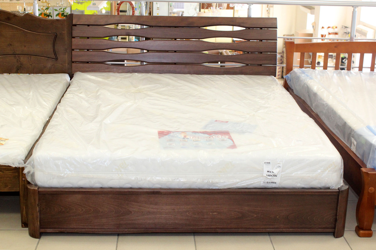 Ліжко двоспальне з дерева