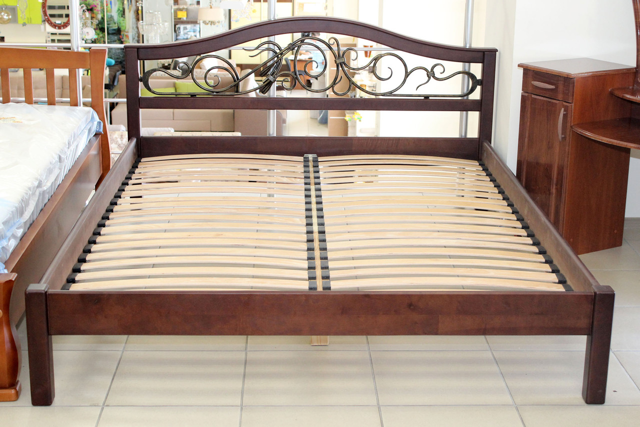 Ліжко дерев'яне з ковкою