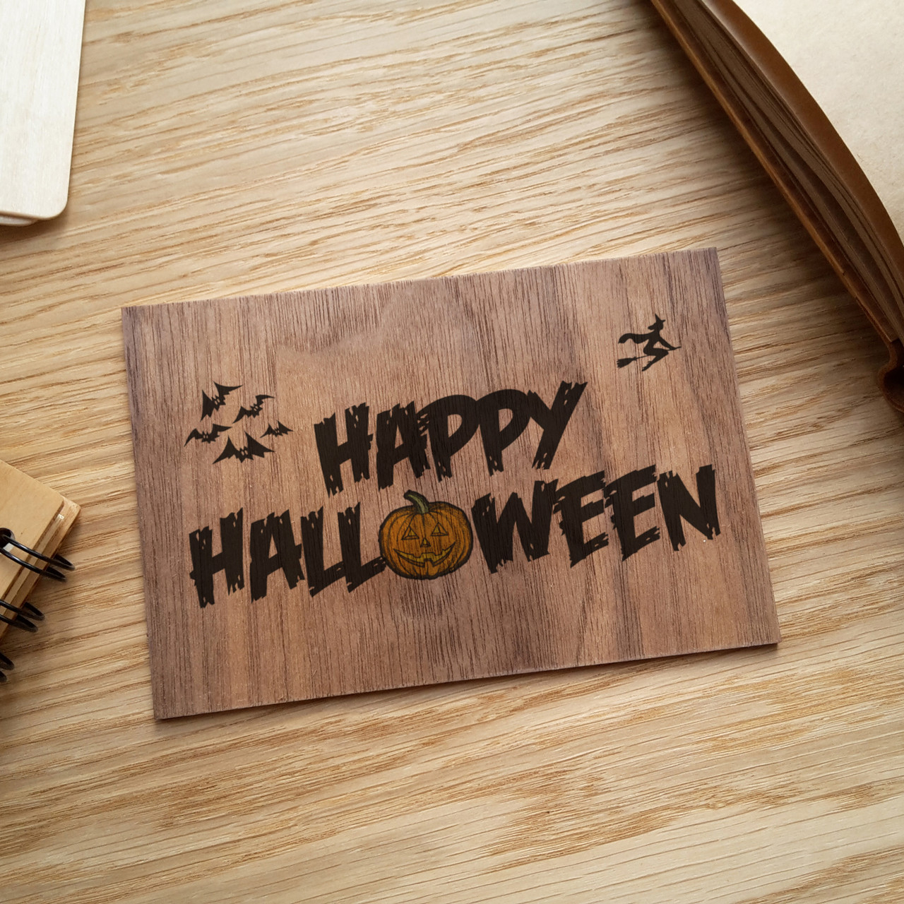 Дерев'яна листівка "Happy Halloween"