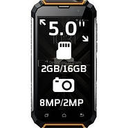 Захищений смартфон Geotel G1 проти пляшки з пивом