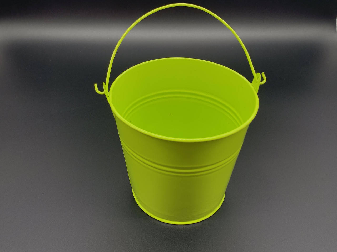 

Декоративное ведро. Цвет салатовый. 11х11см