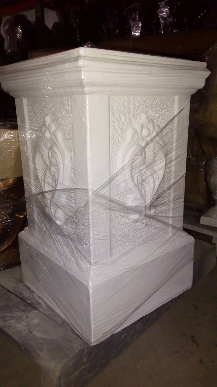 

Колона скульптура статуя бетон біла