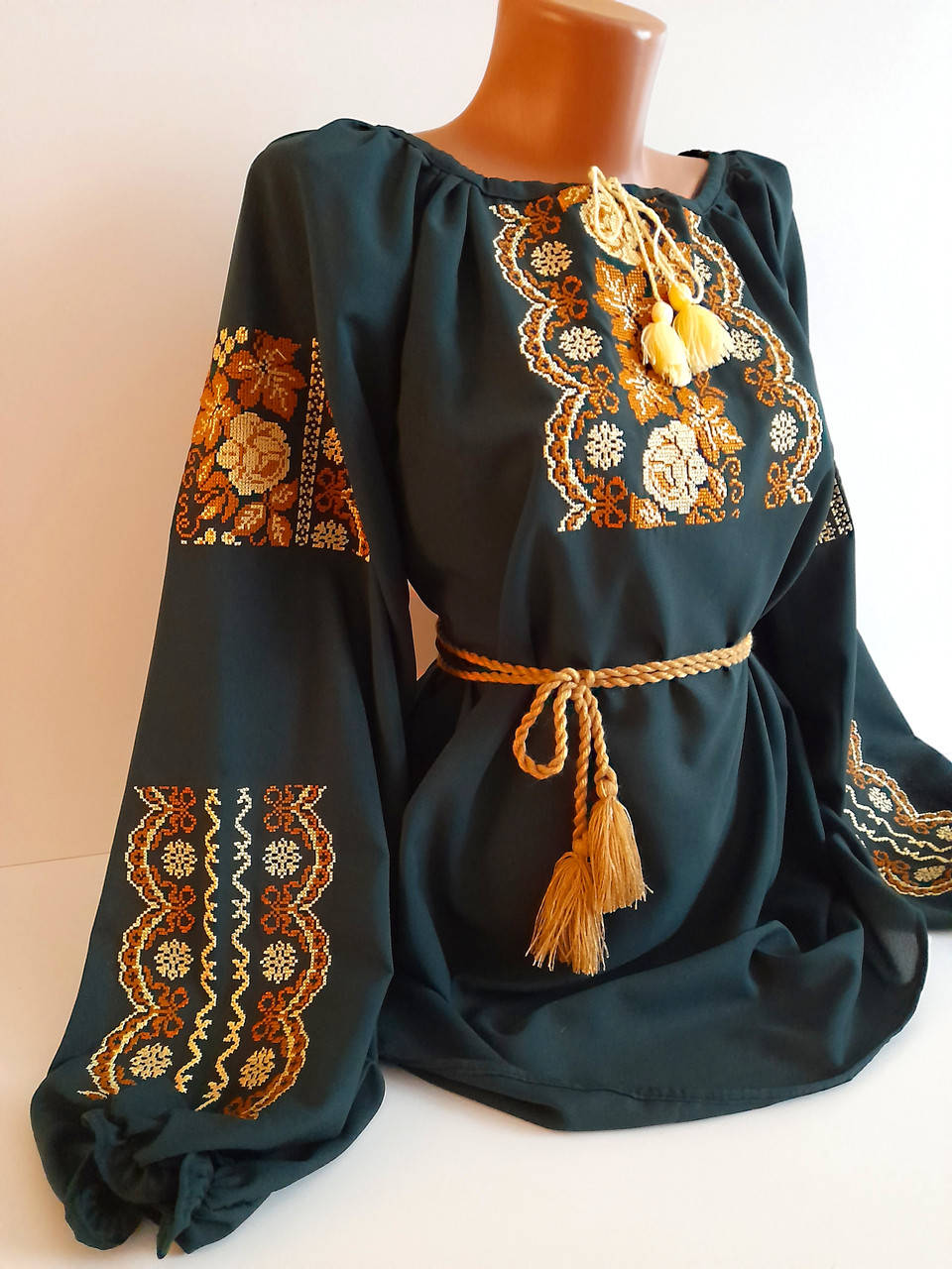 

Вишиванка. Жіноча вишиванка