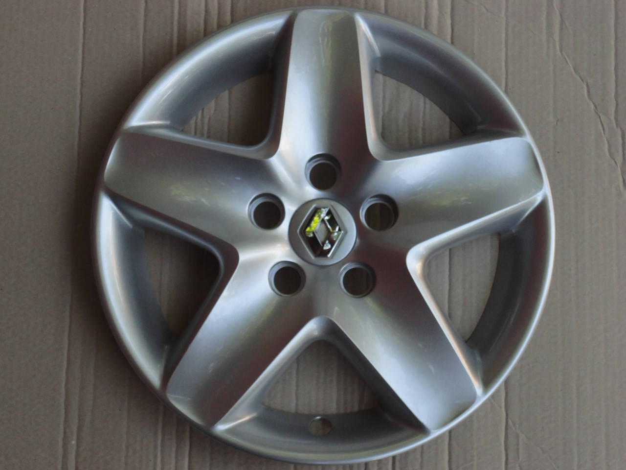 

Оригинальные колпаки на на Renault (Рено) R16 Оригинал - 403155279R