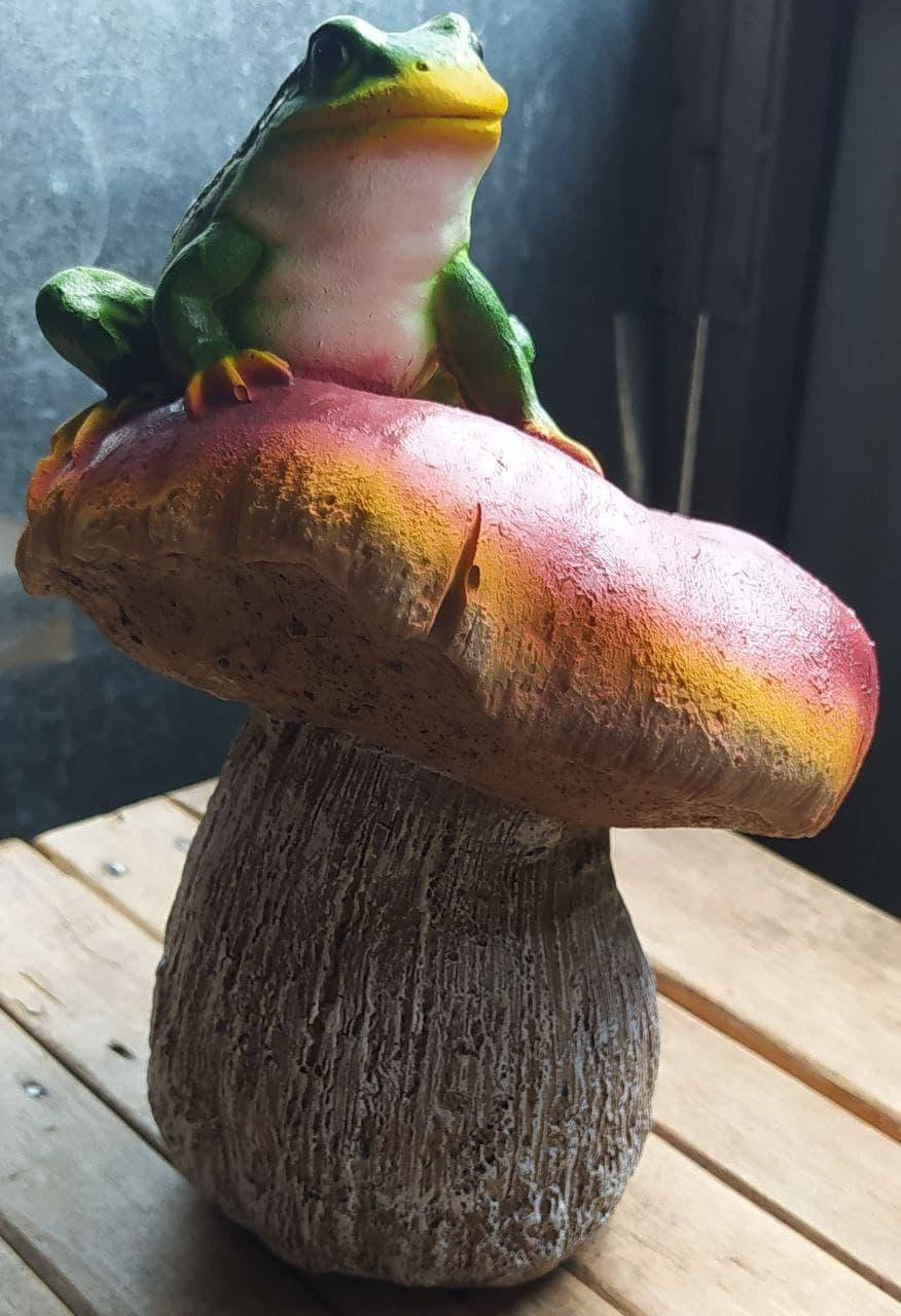 

Садовая фигура "Гриб сыроежка с лягушкой"