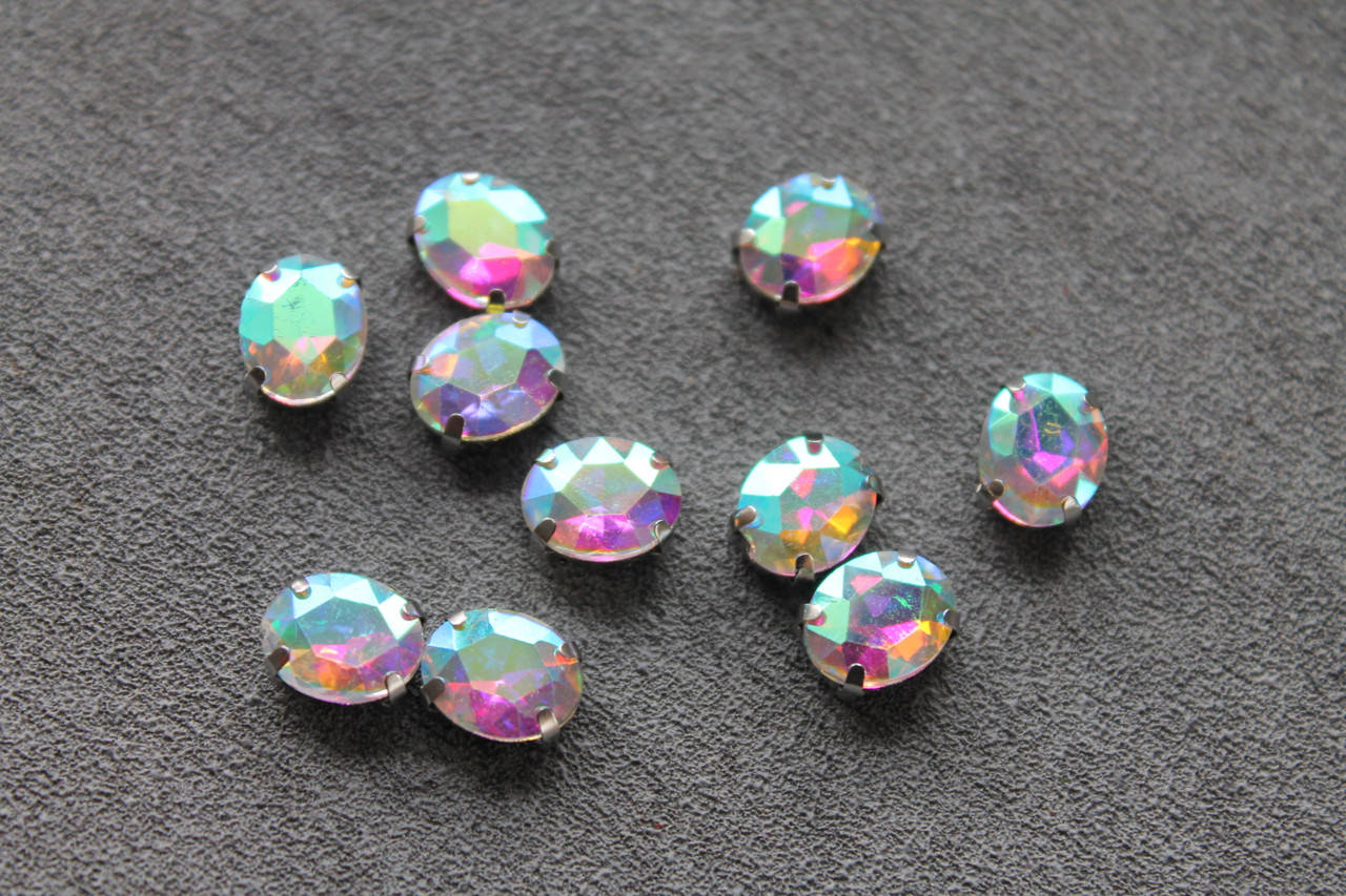 

Пришивной кристалл в цапе Овал 8\10 мм, радужный