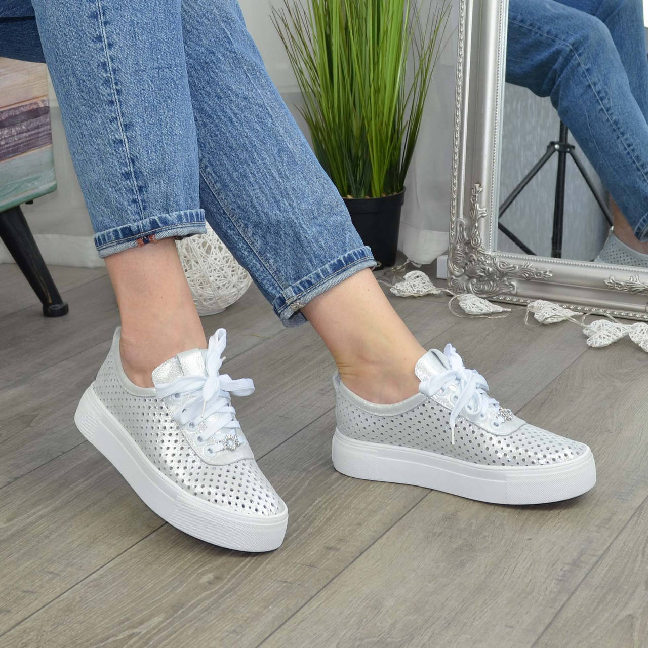 

Мокасины белые женские со сквозной перфорацией, натуральная кожа сатин, Белый