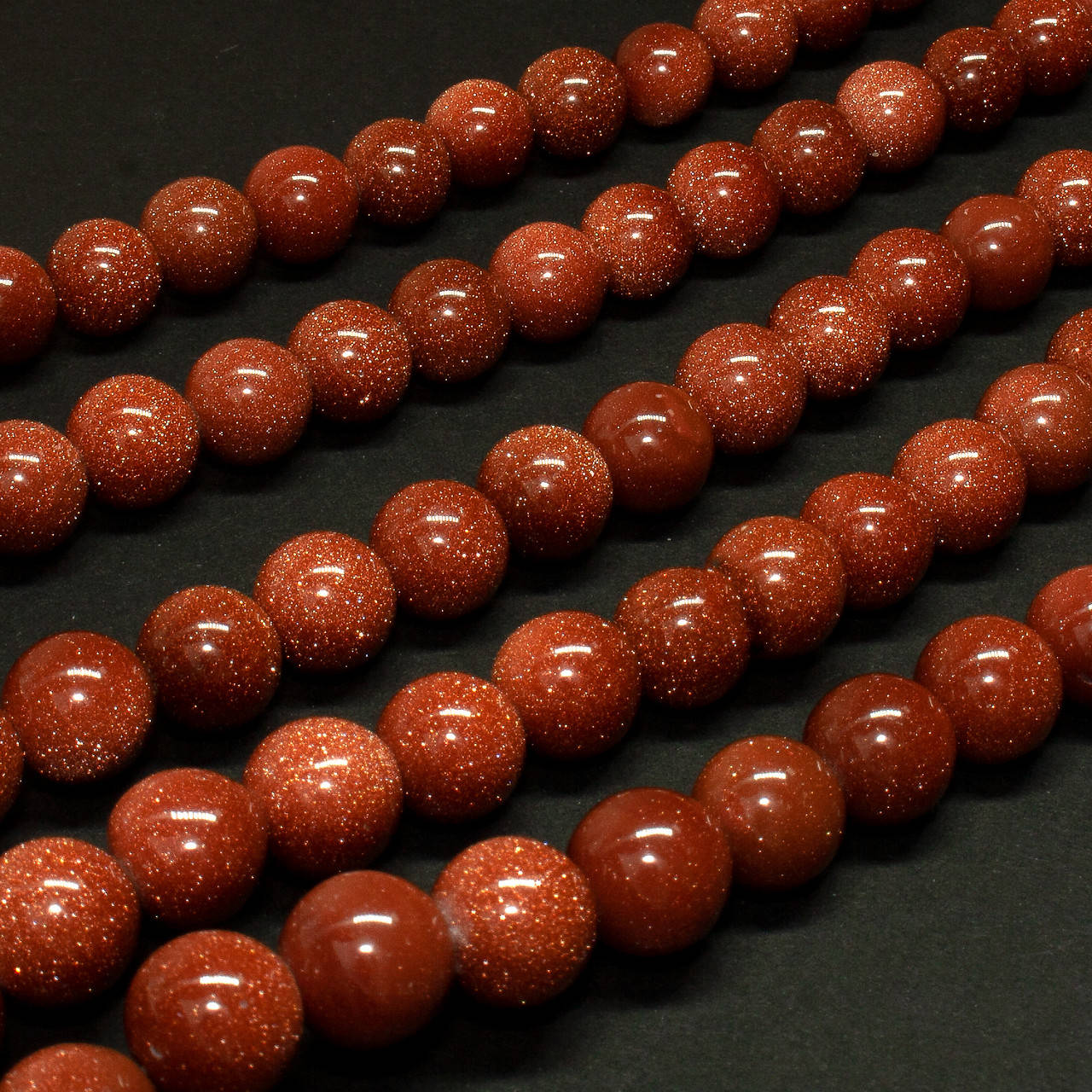 

Бусины "Авантюрин "Золотой песок"" искуств. Нить - 45см с замочком. D-10мм ~49 бусин