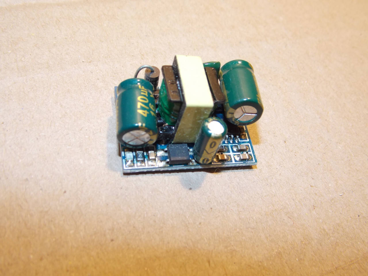 

Миниатюрный импульсный блок питания 12 В (0.45 А)