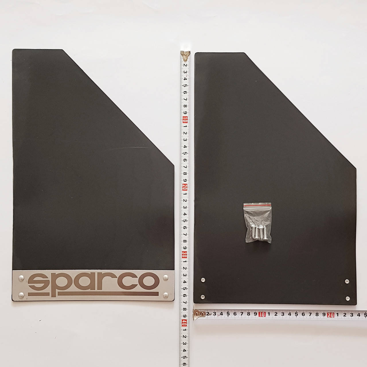 

Брызговик тюнинговый, пластиковый SPARCO, 370х240 мм. с пластиной