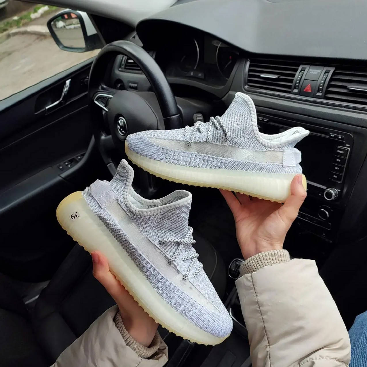 

Женские кроссовки Adidas YEEZY BOOST 350 V2 grey серые [36,37,38,39,40], Серый