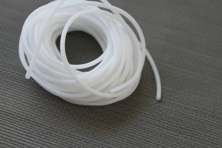 

Шнур резиновый, диаметр 2 мм, отверстие 1 мм, 1 м, белый